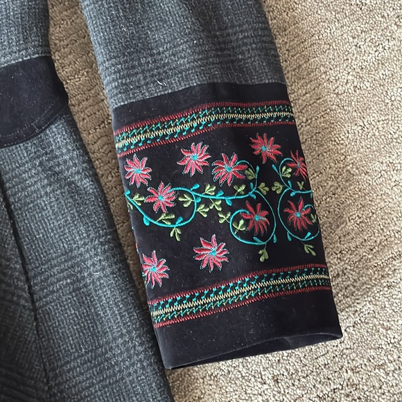 Tasha Polizzi Embroidered Gray Double-Breasted Coat - Picture 4 of 10